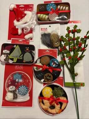 Catnip Toy Gift Tins! Mice, Santa Hat & boots, seafood, Xmas = 23 toys total!